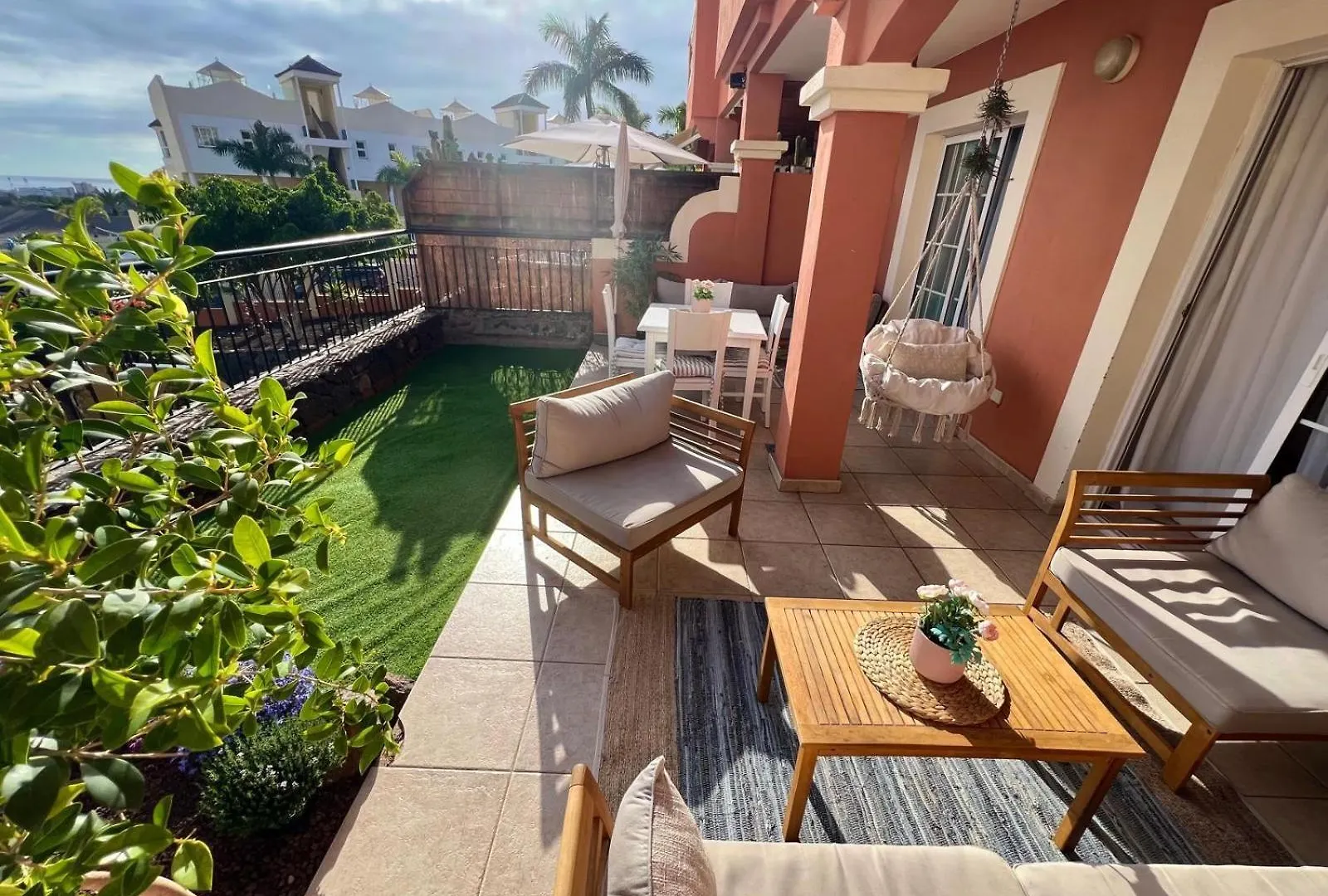 Sunny Terrace & Heated Pool Appartement Playa de las Américas 0*,  Spanje