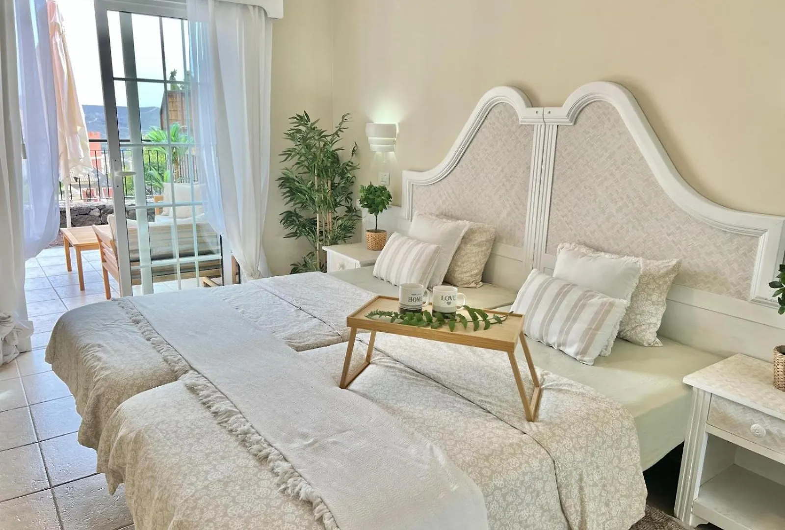 Contacten van Sunny Terrace & Heated Pool